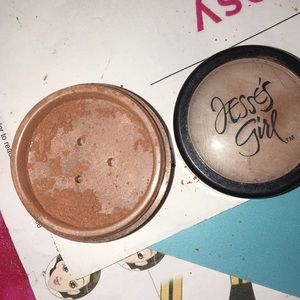 Loose eyeshadow
